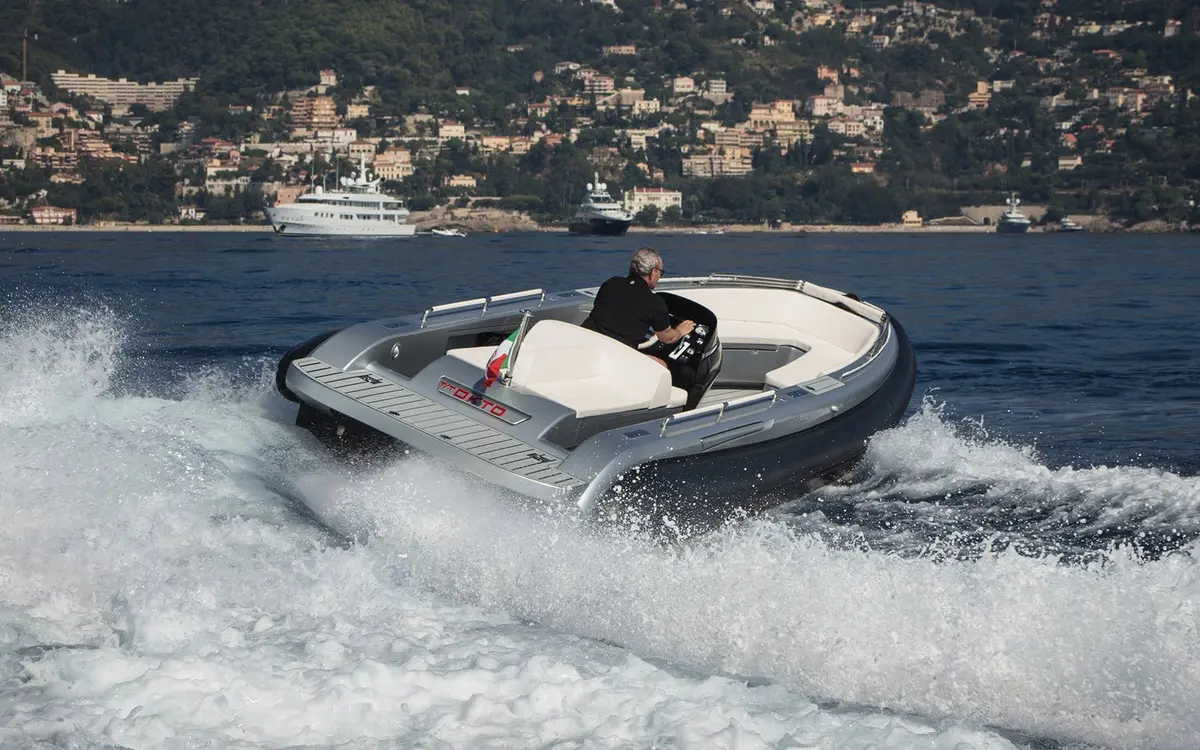 Dariel 7.5m, main deck — Luxury Yacht Sardinia, Sardinia. A compact open-deck base for Maddalena bay hops