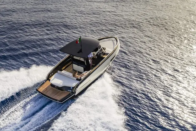 Invictus 280 GT — Luxury Yacht Sardinia, Sardinia
