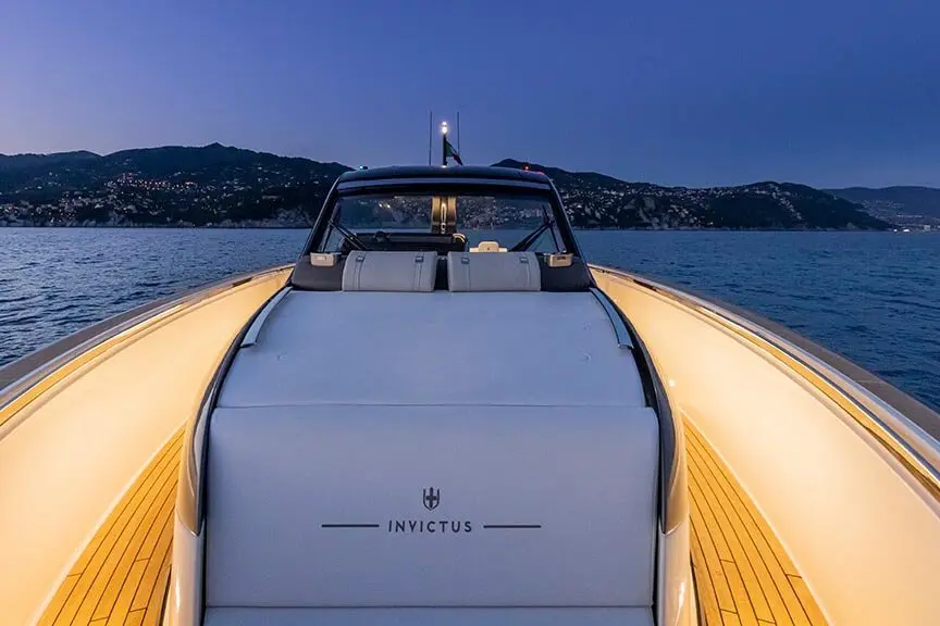 Invictus 460, salon — Luxury Yacht Sardinia, Sardinia. A quick, low-slung day boat for the Costa Smeralda coast