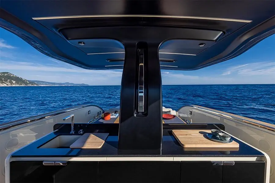 Invictus 460, flybridge — Luxury Yacht Sardinia, Sardinia. A quick, low-slung day boat for the Costa Smeralda coast