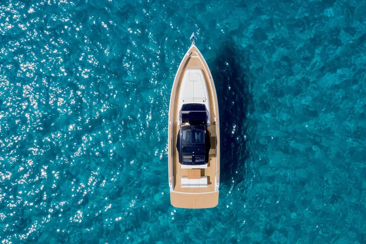 Pardo 43, aft deck — Luxury Yacht Sardinia, Sardinia. Quick walkaround deck built for Maddalena day runs