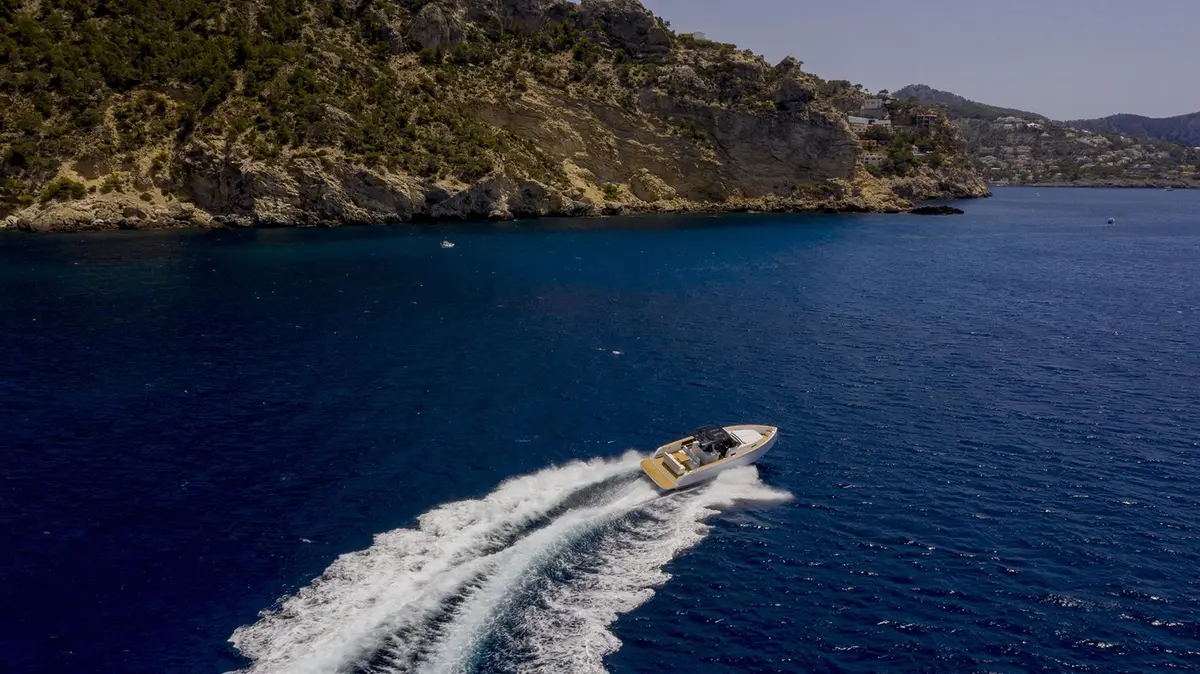 Pardo 38, salon — Luxury Yacht Sardinia, Sardinia. Open-deck speed for a single Sardinian day