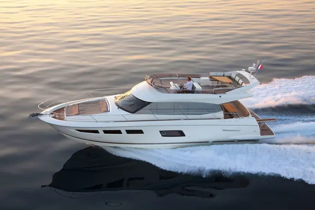 Prestige 550 FLY — Luxury Yacht Sardinia, Sardinia