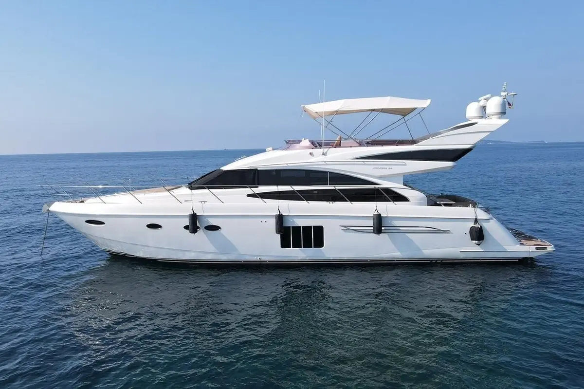 Princess 64 Fly, exterior — Luxury Yacht Sardinia, Sardinia. A flybridge built for Costa Smeralda coastal days