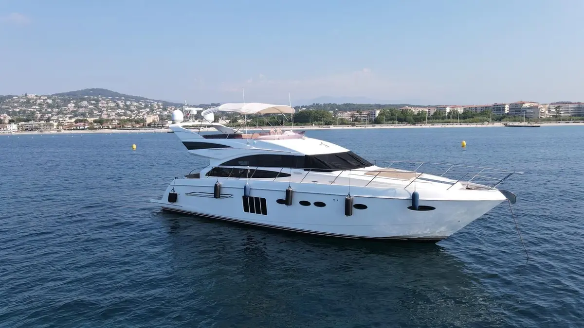 Princess 64 Fly, aft deck — Luxury Yacht Sardinia, Sardinia. A flybridge built for Costa Smeralda coastal days