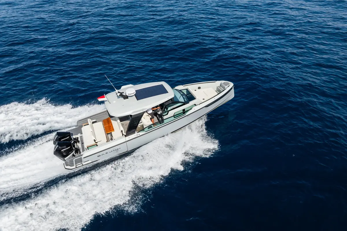 Saxdor 320, master cabin — Luxury Yacht Sardinia, Sardinia. A nimble day boat for Costa Smeralda coves