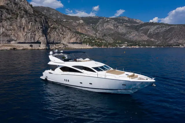 Sunseeker 82 — Luxury Yacht Sardinia, Sardinia