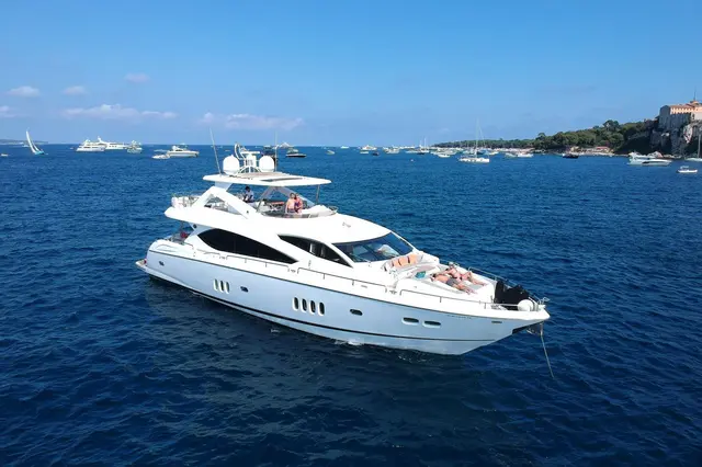 Sunseeker 88 — Luxury Yacht Sardinia, Sardinia