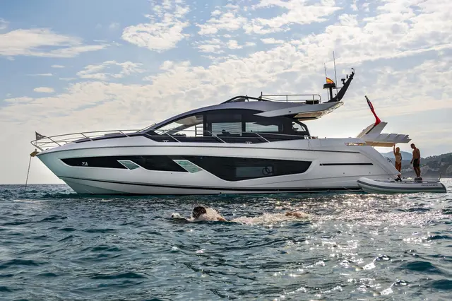Sunseeker 65 Sport — Luxury Yacht Sardinia, Sardinia